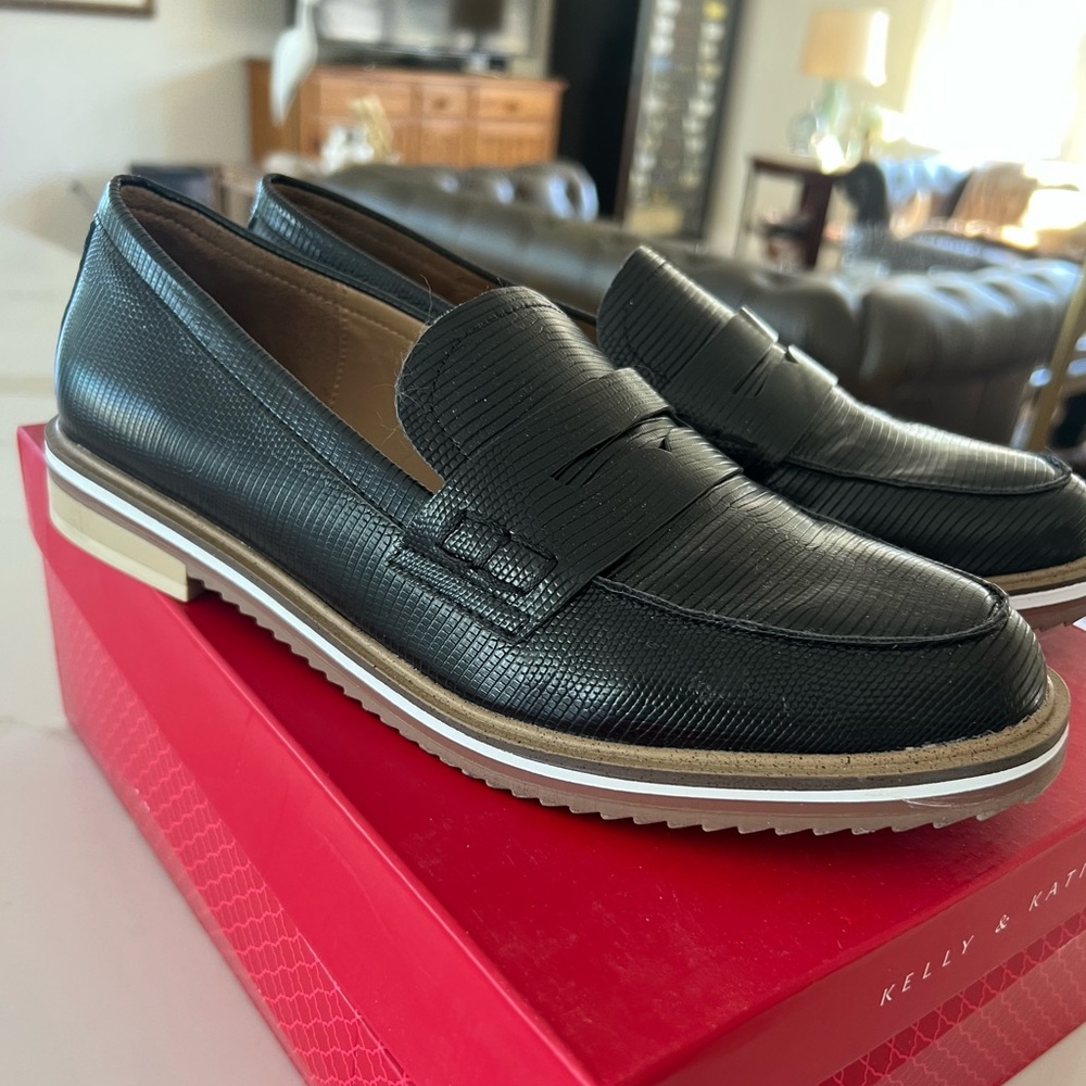 Kelly & Katie Textured Black Loafers for Women